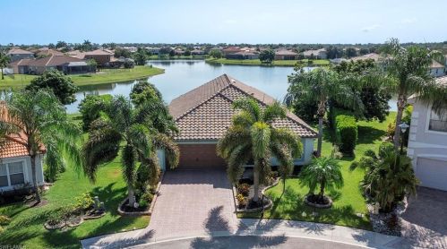 2785 Amberwood Ct, Naples, FL 34120-7520