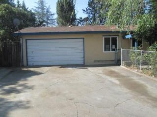 132 Lindley Dr, Sacramento, CA 95815-1020