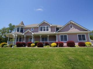 1857 Kameo Dr, Omaha, NE 68122-5053