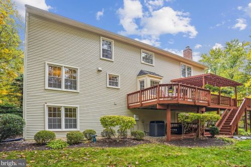 12855 Valleywood Dr, Woodbridge, VA 22192-3368