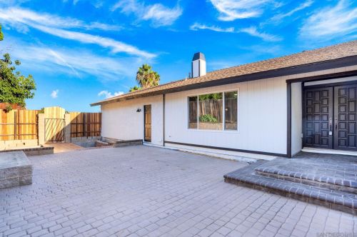 252 Plumosa Ave, Vista CA  92083-8022 exterior