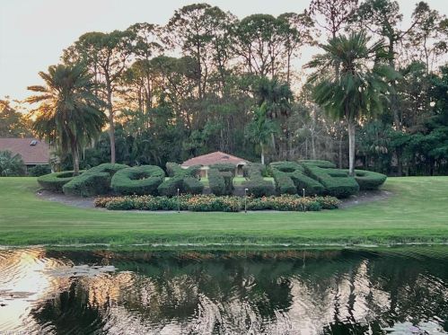 5250 Fox Hollow Dr, Naples FL  34104-4910 exterior