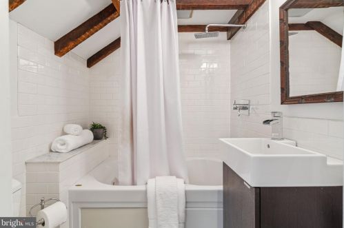 336 24th St, Philadelphia PA  19103-6431 exterior