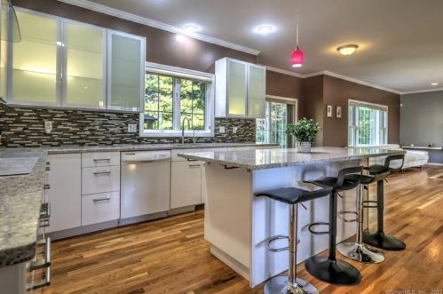 2 Dogwood Ln, Wallingford CT 06492-1953 exterior