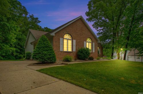 16913 Hidden Valley Dr, Granger, IN 46530-7495