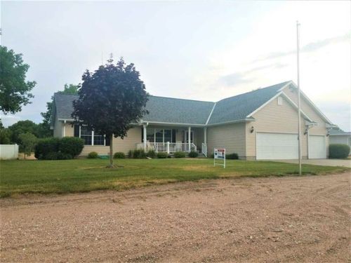 1001 Island Dr, Schuyler, NE 68661-6211