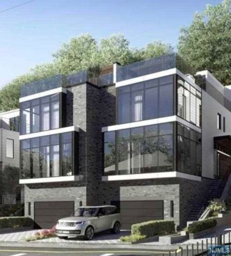 500 Undercliff Ave, Edgewater, NJ 07020-1593