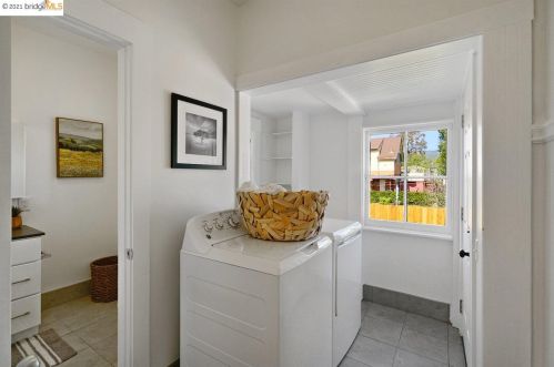 456 Cavour St, Oakland CA  94618-1077 exterior