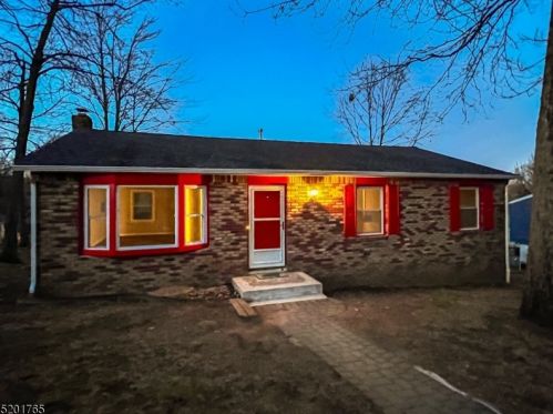 75 Elba Ave, Hopatcong NJ  07843-1848 exterior