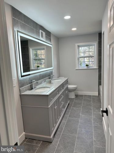 99 Elfreth Rd, Huntingdon Valley PA  19006-1210 exterior