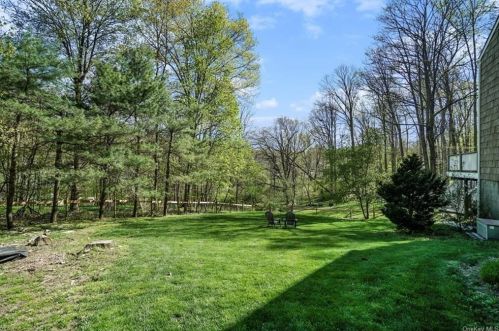 28 Kings Point Ln, Washingtonville NY  10992-2026 exterior