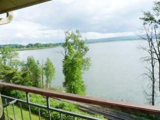 8712 Lakeshore Ave, Vancouver, WA 98665-6525