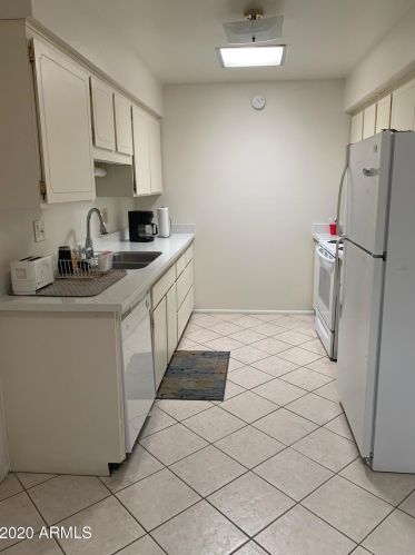 10105 Thunderbird Blvd, Sun City, AZ 85351-2812