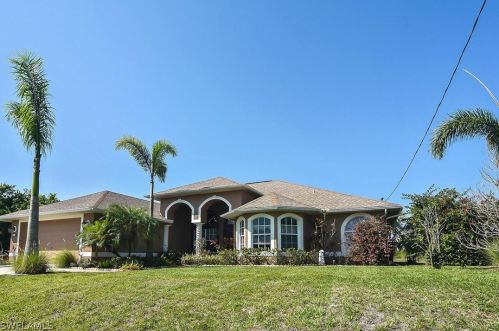 358 Glen Ridge Dr, Lehigh Acres, FL 33974-9751