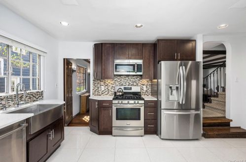 15 Kingsbury Rd, New Rochelle NY  10804-4718 exterior