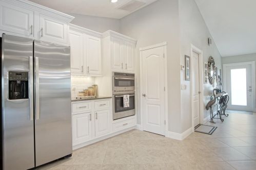 5452 Empress Cir, Fort Pierce FL  34983-1421 exterior