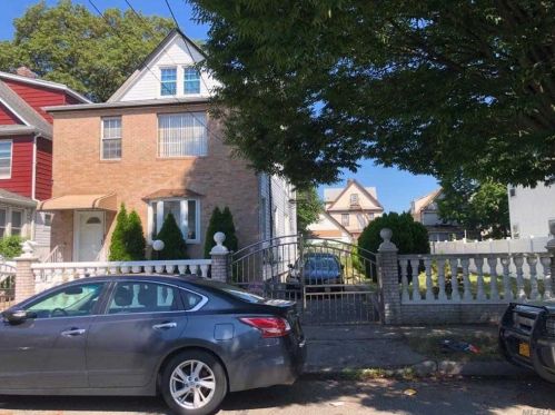 145-33 Arlington Ter, Jamaica, NY 11435-5417