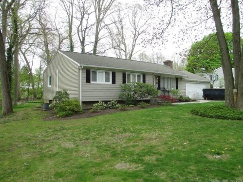 11 Meadow Ln, Waterbury, CT 06712-1835