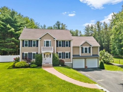 40 Walnut St, Douglas, MA 01516-2527