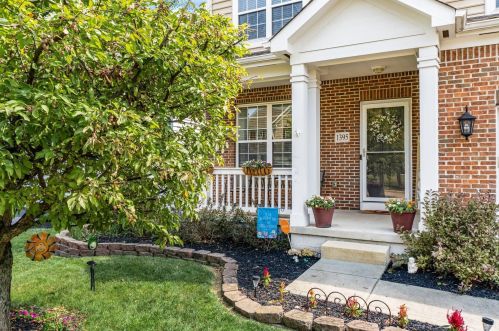 1395 Palay Dr, Darbydale, OH 43123-8172