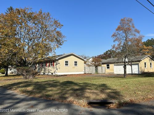 1604 Whitcomb Rd, Lacey NJ  08731-3349 exterior