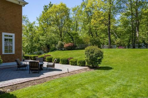 54 Buckout Rd, White Plains NY  10604-1503 exterior