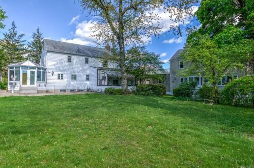 353 Hussey Rd, Mount Vernon NY  10552-2305 exterior