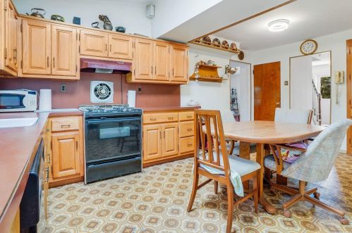 608 6th St, Elwood NY  11731-2326 exterior