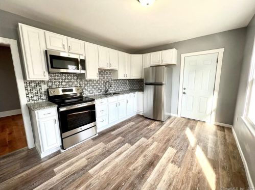 22 Viets St, United States Coast Guard Ac CT  06320-3324 exterior