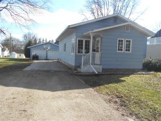 425 Front St, Cottonwood, MN 56229-2118