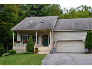 71 Ford Ln, Colchester, VT 05446-6840