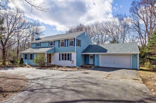 126 Maureen Dr, Bristol, CT 06010-2920