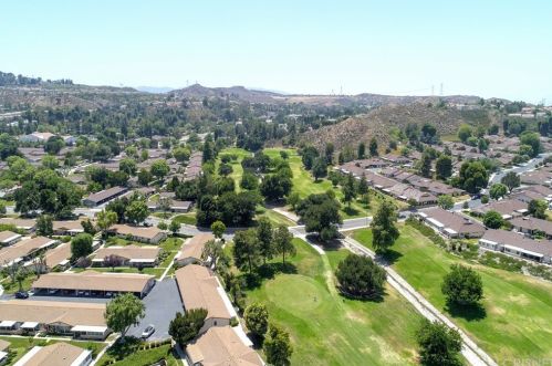 18925 Circle Of The Oaks, Santa Clarita CA  91321-1420 exterior