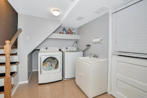 255 Kensico Rd, Thornwood NY  10594-1656 exterior