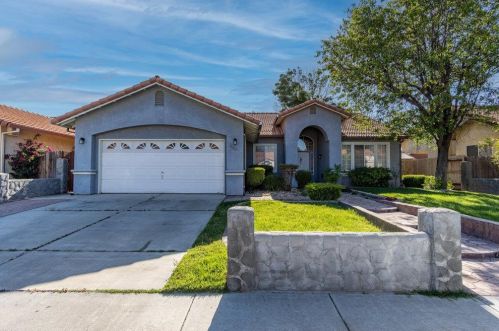 310 Rose Ave, Los Banos, CA 93635-2600