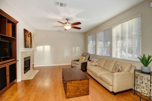 9872 Winkle Cir, Elk Grove CA  95757-6276 exterior