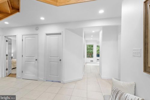 3709 Whispering Ln, Falls Church VA  22041-1121 exterior