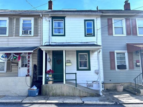 221 Mulberry St, Catasauqua, PA 18032-1972