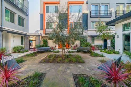 241 Elm Ave, Long Beach CA 90807-3403 exterior