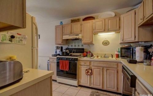 15 Summerfield Cir, Central Islip NY  11722-4649 exterior