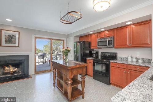 12849 Mill House Ct, Woodbridge, VA 22192-2928