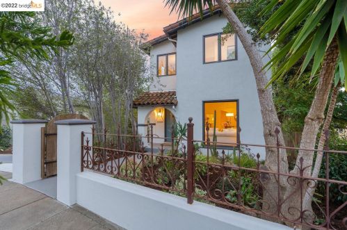 2459 Burlington St, Oakland CA 94602-2515 exterior