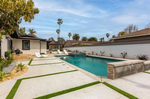 3841 Pacific Ave, Long Beach CA  90807-3227 exterior