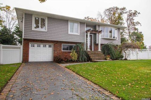 6 Pace Ct, West Islip, NY 11795-4330