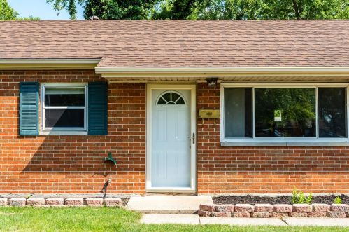329 Lutz Dr, Englewood, OH 45322-3334