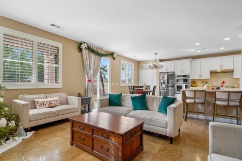 19920 Holly Dr, Santa Clarita CA  91350-3698 exterior