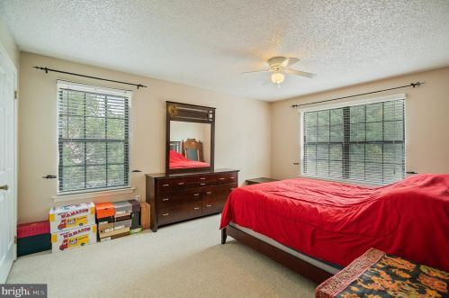 33 Scherer Ct, Trenton NJ  08648-2649 exterior