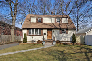 190 Lexington Blvd, Clark NJ  07066-1423 exterior