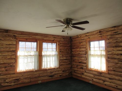 852 Youngstown Ridge Rd, Latrobe PA  15650-3708 exterior