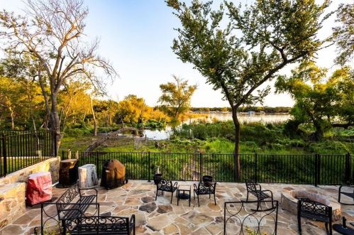 9053 Lake Side Dr, Fort Worth, TX 76179